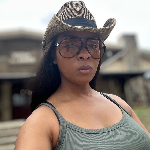 Meet Your:
Top Seller💋Buyer - Picture 3 of 15